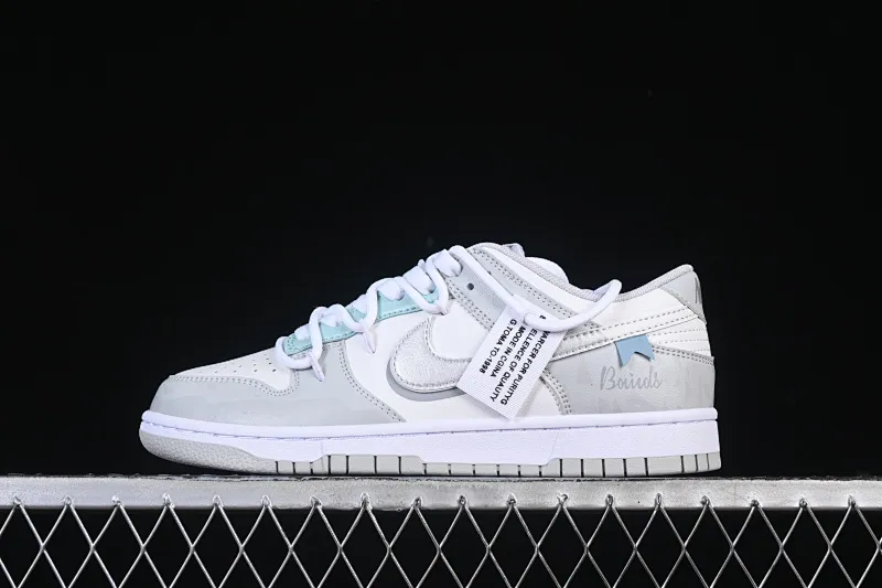 All categories Nk SB Dunk Series Nk SB Dunk Low High-end customized low-top sneakers Nike SB Dunk Low Gray and white straps low-top casual sneakers HF0730-160
